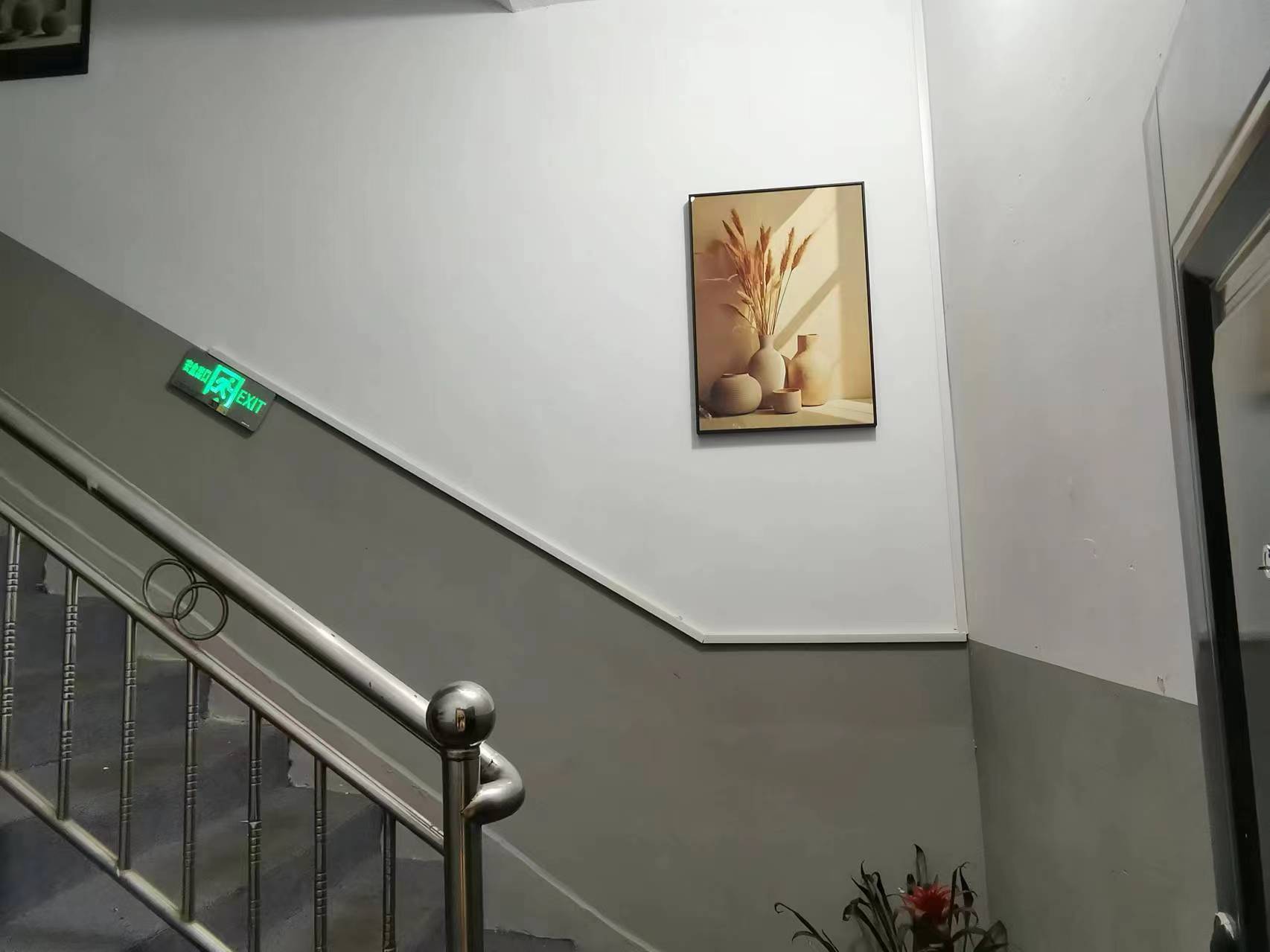 消防疏散指示灯牌安装